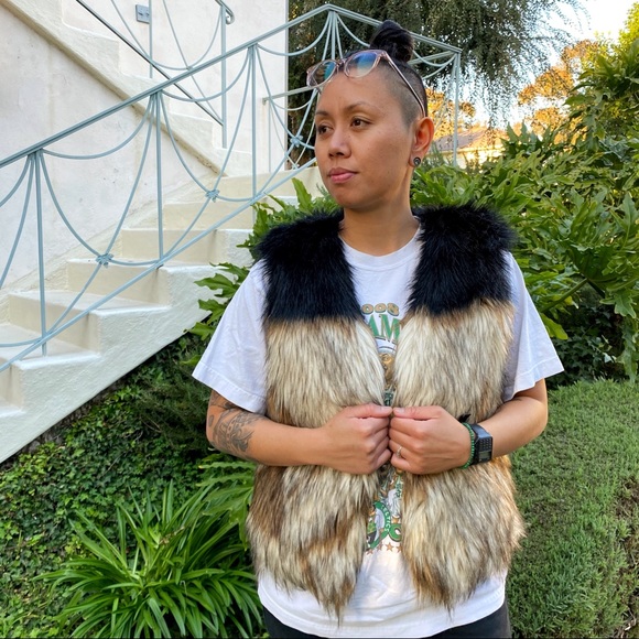 Talula Aritzia Park Slope Faux Fur Vest - Picture 5 of 9